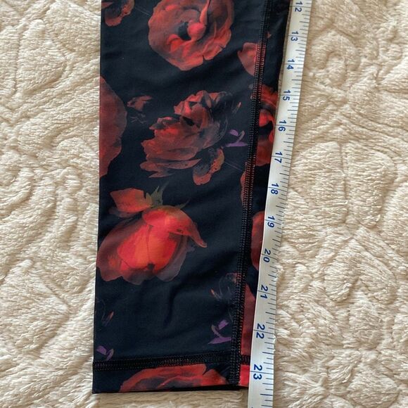 Victoria’s Secret sport leggings Black red floral print. Like new size medium. - Picture 7 of 10